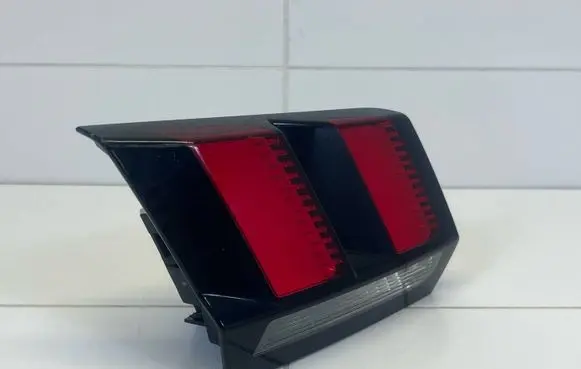 Tailgate rear/tail lights