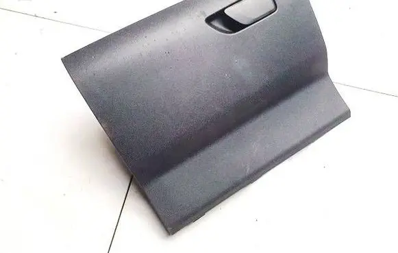 Glove box