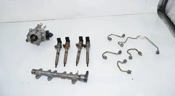 BMW 5 G30 G31 G38 Fuel injector 8579236 13538579236 13538579237