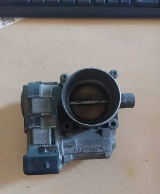 Volkswagen Golf V Throttle valve 03C133062A