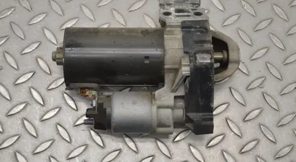 BMW 5 G30 G31 Starter motor 8589891 0001148515