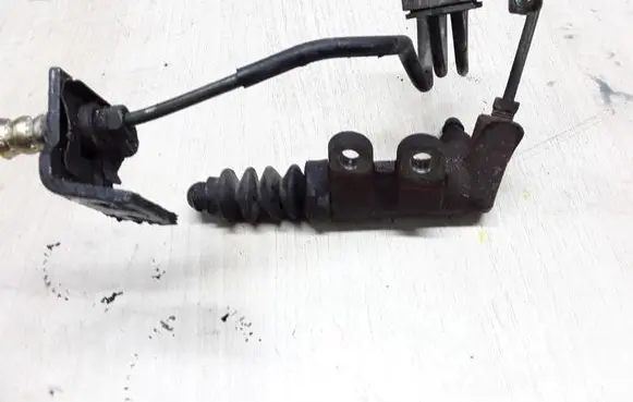 Mazda 6 Clutch slave cylinder 