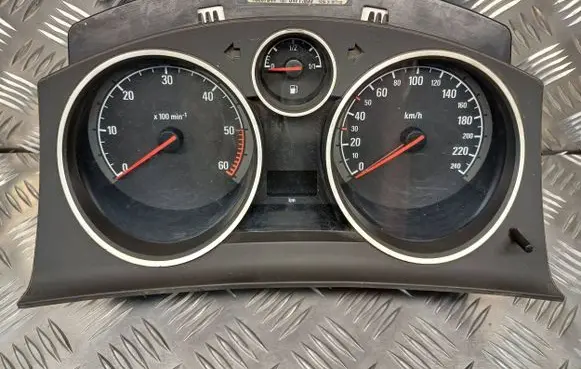Opel Astra H Speedometer (instrument cluster) 13267544