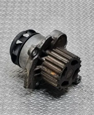 Volkswagen Polo IV 9N3 Water pump 045121019D