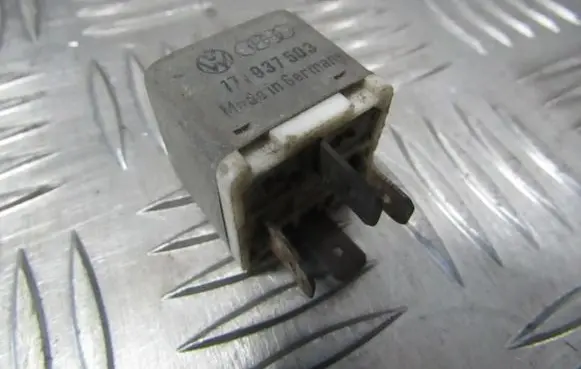 Volkswagen Golf III Other relay 171937503 4ra003510-01