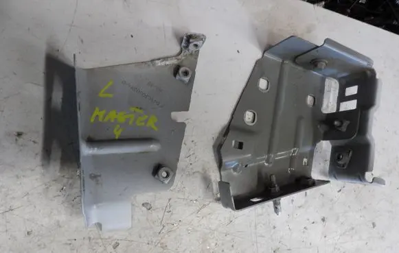 Renault Master III Fender mounting bracket