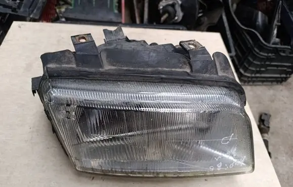 Audi A4 S4 B5 8D Headlight/headlamp 8d0941004A