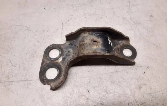 Honda CR-V Sway bar bush bracket, front 