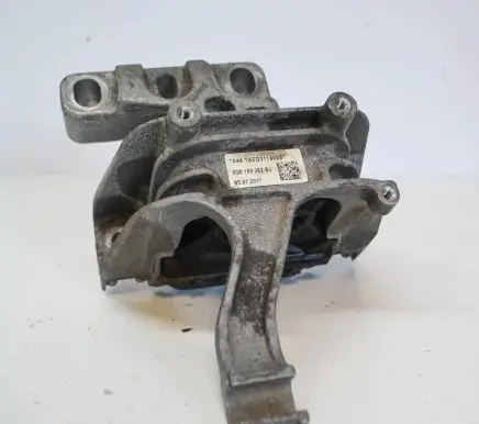 Audi A3 S3 8V Engine mount bracket 5Q0199262BJ