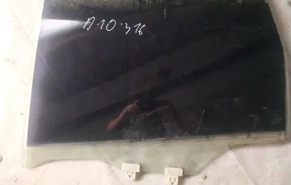 Nissan X-Trail T30 Rear door window glass AS2