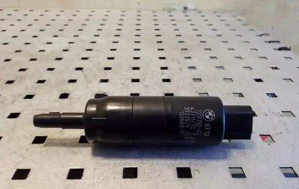 BMW 5 F10 F11 Headlight washer pump 7217792