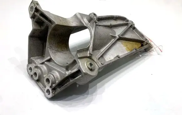 Volvo S90, V90 Engine mounting bracket 