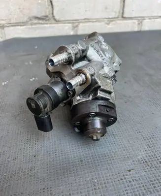 BMW 5 F10 F11 Fuel injection high pressure pump 0445010517 7810696