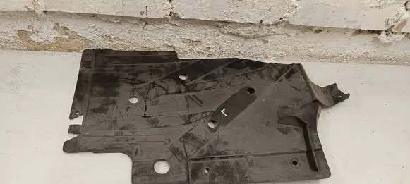 Center/middle under tray cover