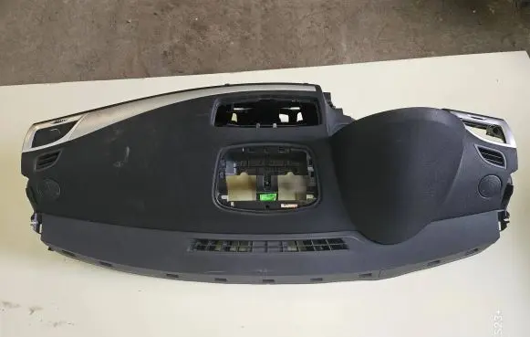 Renault Megane III Dashboard 1004589 40272M