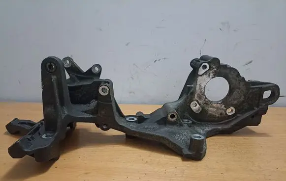 Volkswagen Transporter - Caravelle T6 Generator/alternator bracket 04L145167