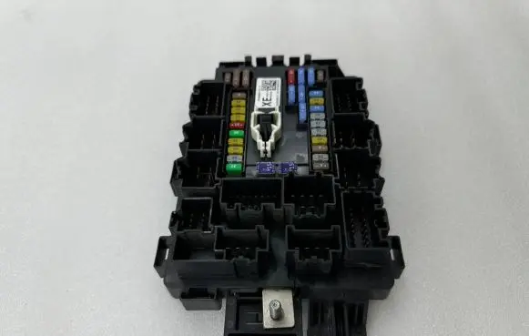 Tesla Model X Fuse module 109440901E 35099575 0119319822109