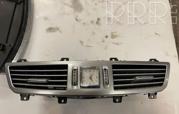 Mercedes-Benz S W221 Dash center air vent grill