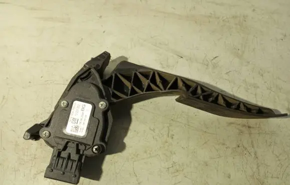 Opel Insignia A Accelerator throttle pedal 13237352 6PV00976500