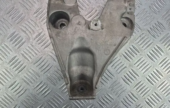 BMW 3 F30 F35 F31 Engine mounting bracket 6789093