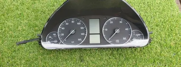 Mercedes-Benz C W203 Speedometer (instrument cluster) A2035405047