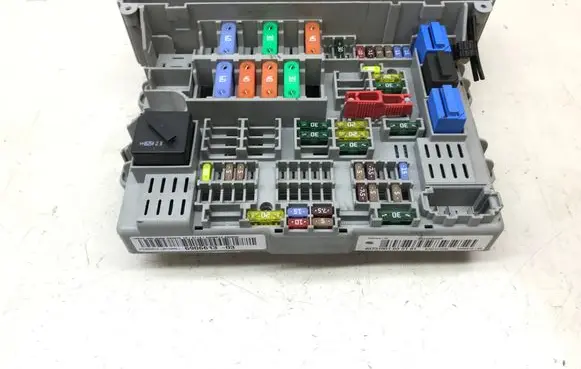 BMW 1 E81 E87 Fuse module B010095000 6906613 BJ3C121625