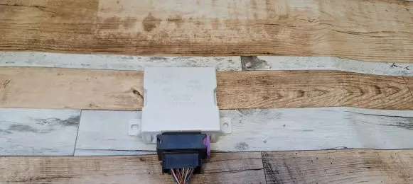 Toyota Avensis T250 Window wiper relay 8594005040