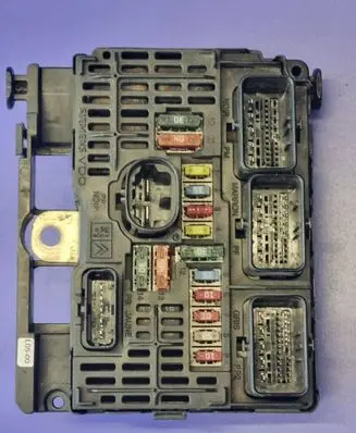 Peugeot 308 Fuse box set 9661682880