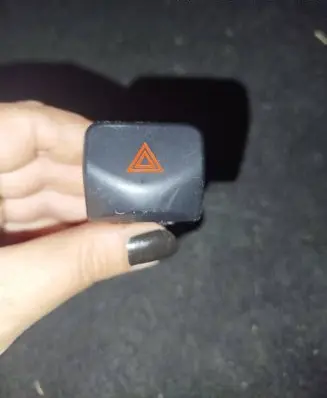 Nissan Note (E11) Hazard light switch 06019