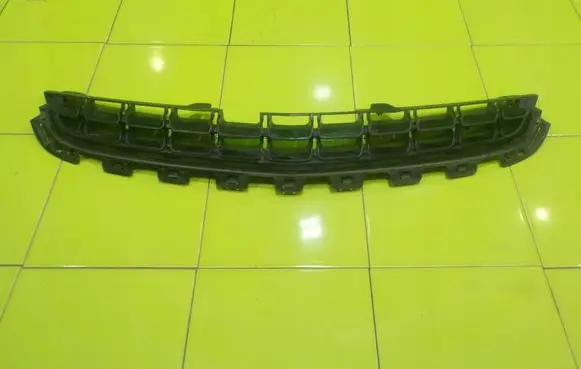 Opel Antara Front bumper upper radiator grill 25983424