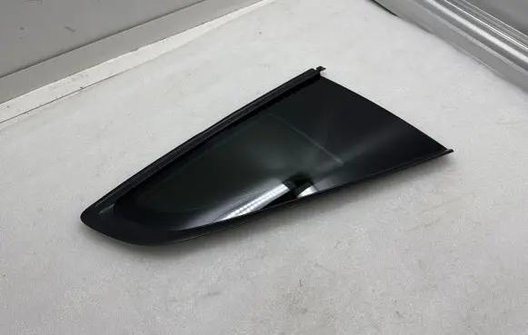 Ford Mustang VI Rear side window JR3B6329700AA 6329700AA 512292AJ