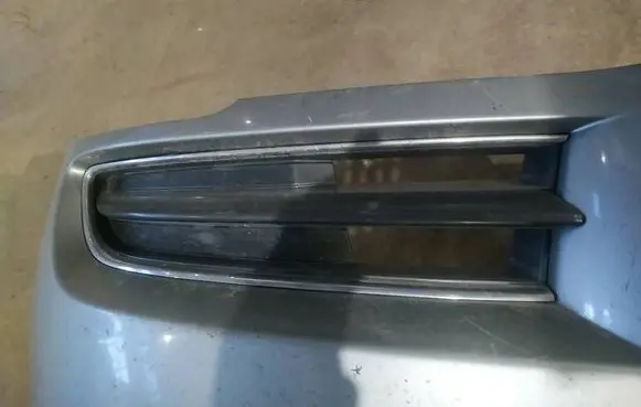 Subaru B9 Tribeca Front bumper lower grill 