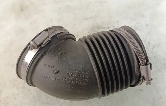 BMW 1 E81 E87 Air intake hose/pipe 7532755 7127219
