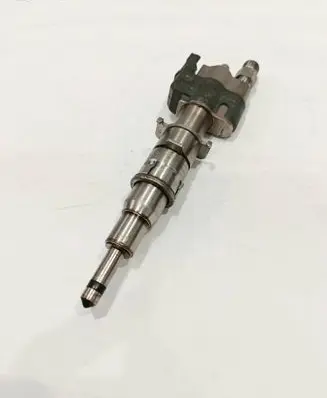 BMW 3 E90 E91 Fuel injector 7589048 10181010