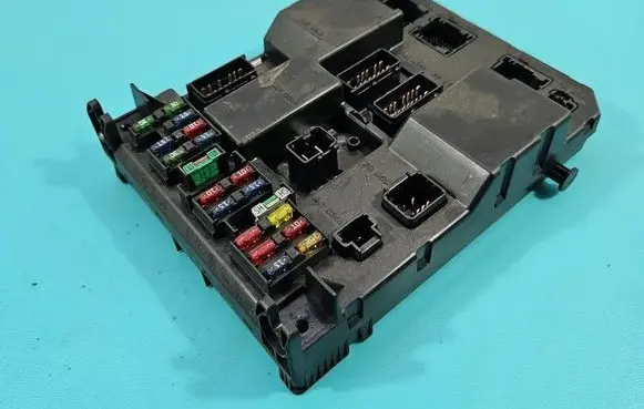 Peugeot 307 Central body control module 9651196880A IMPRK1537066