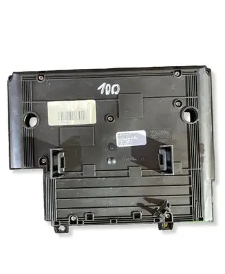 Volvo V60 Climate control unit 30782903 M3345100315