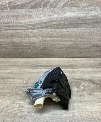Volkswagen PASSAT B7 Rear door lock 3C4839016B