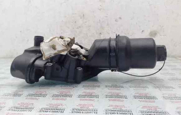 Oil filter mounting bracket