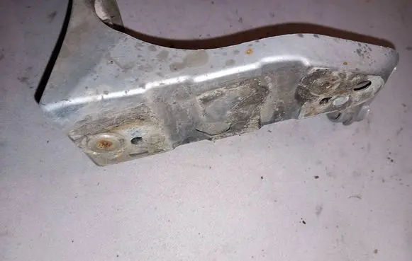 Audi A4 S4 B6 8E 8H Fender mounting bracket 8E08211383