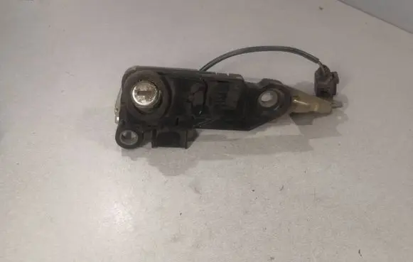 Volkswagen PASSAT B5.5 Tailgate exterior lock 3B9827297A