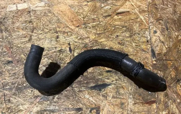 Nissan Navara D23 Engine coolant pipe/hose