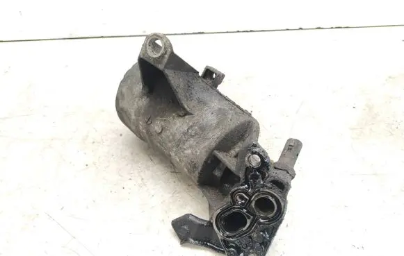 Renault Espace IV Oil filter mounting bracket