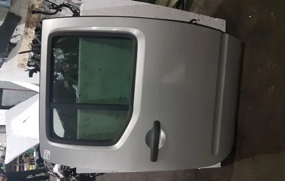 Nissan Navara Rear door