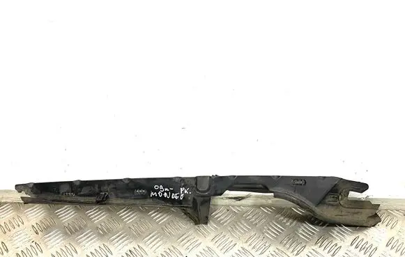 Fender mounting bracket