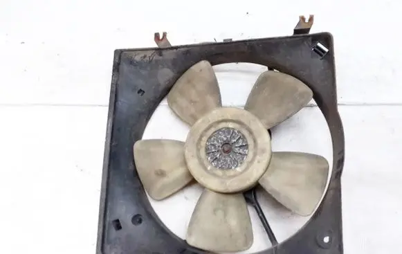 Mitsubishi Galant Radiator cooling fan shroud