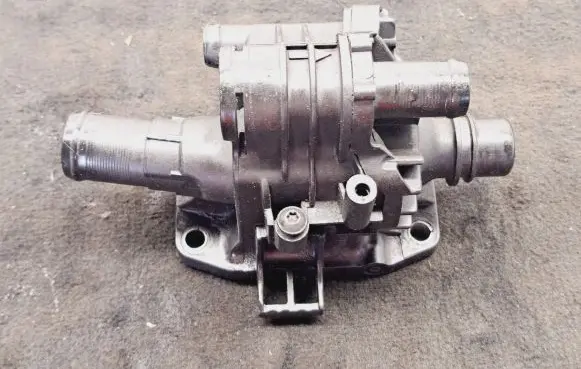 Thermostat/thermostat housing