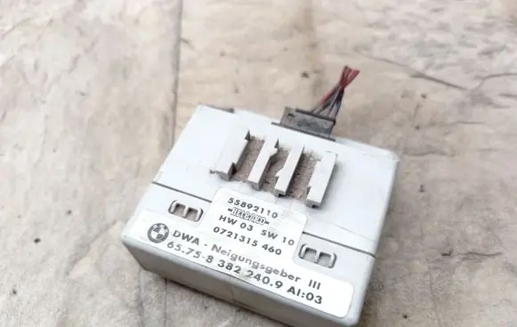 BMW 3 E46 Yaw turn rate sensor 65758382240 8382240