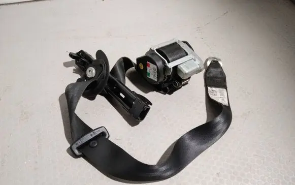 Volkswagen Golf VI Front seatbelt 1K4857705AH