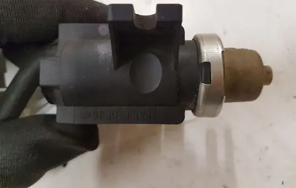 Citroen C5 Turbo solenoid valve 70163300 9661960380