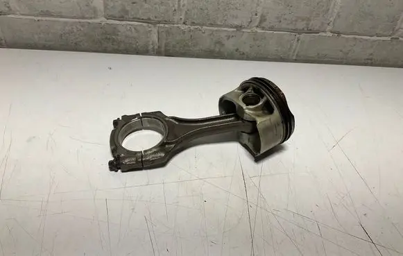BMW 6 F06 Gran coupe Piston with connecting rod 7646892